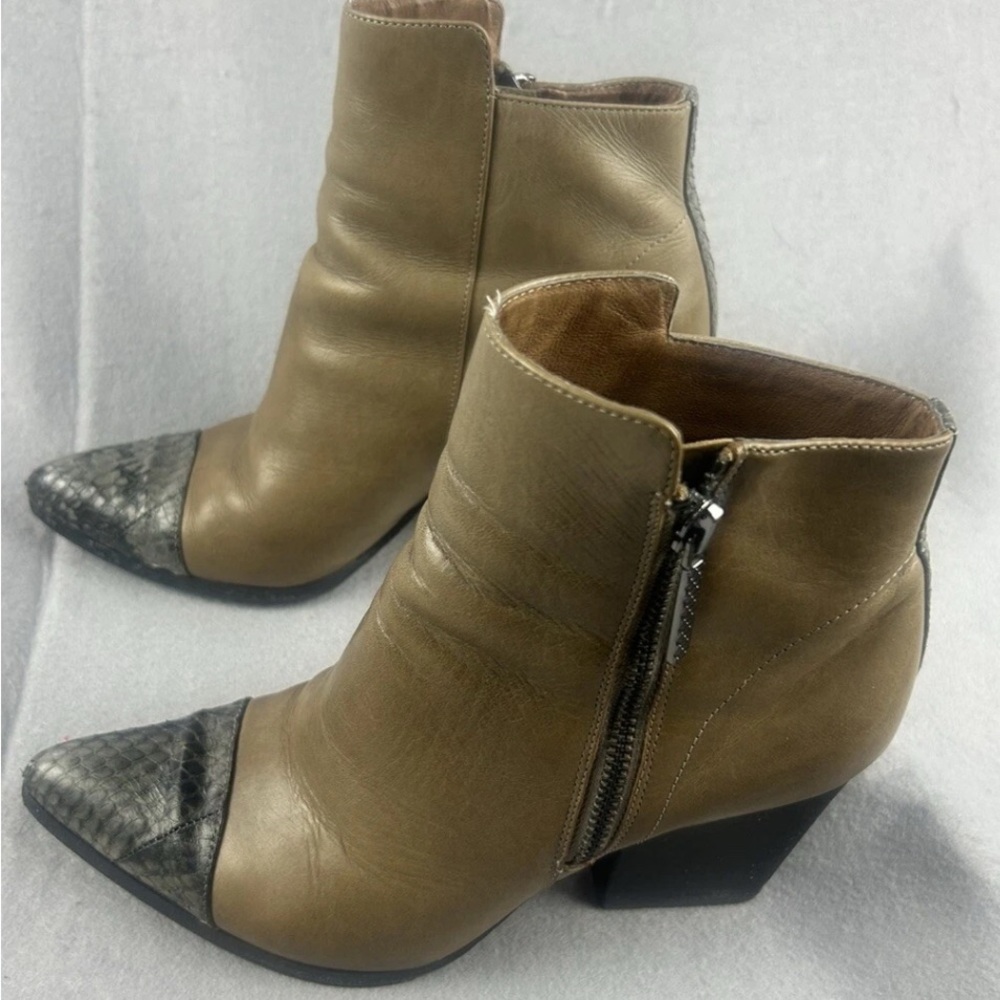 Stylish Tan and Black Ankle Boots.